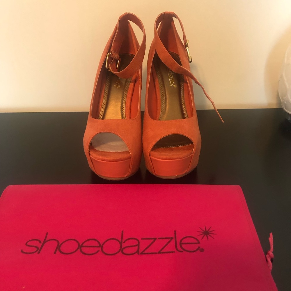 Shoedazzle platform peep toe heels. Burnt Orange. Size 7.